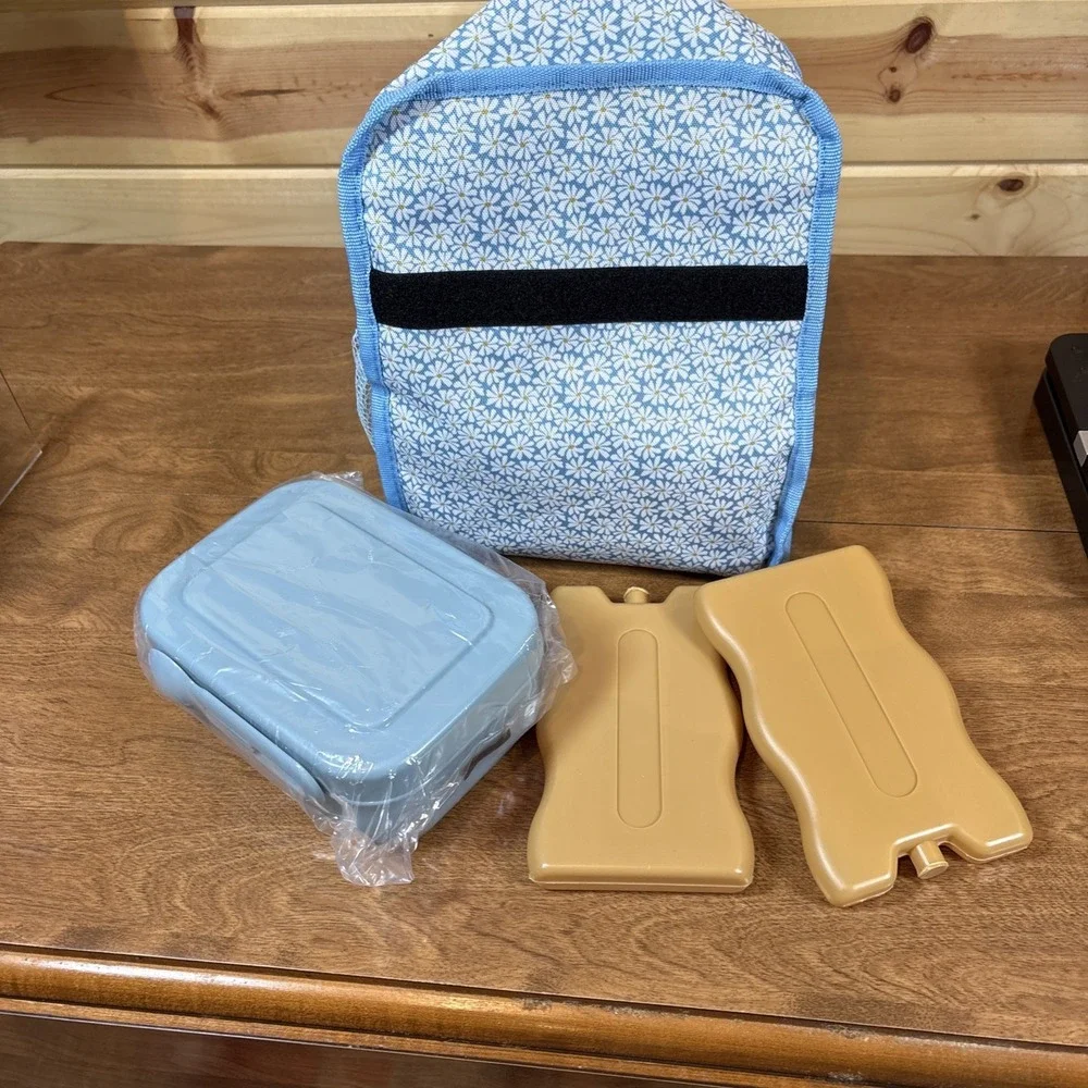 Manna 4 Piece Lunch Kit Insulated Bag Ice Packs Food Container Blue Daisy Floral